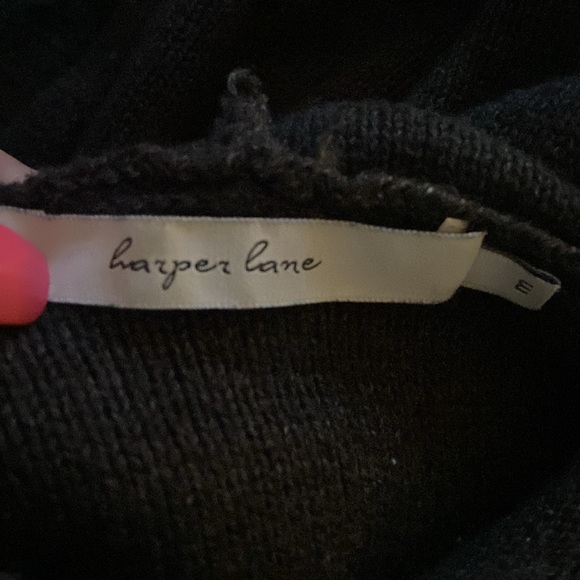 Harper lane Gray hooded sweater with pockets grommet details size M - Picture 10 of 13